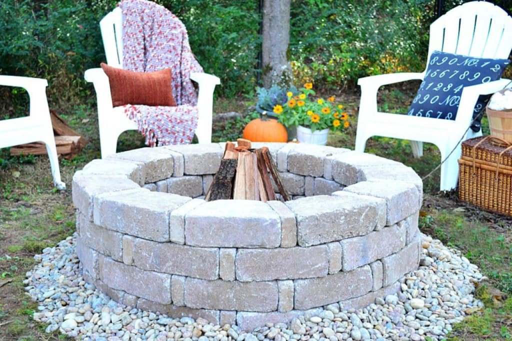 How to Build a Fire Pit in Your Backyard