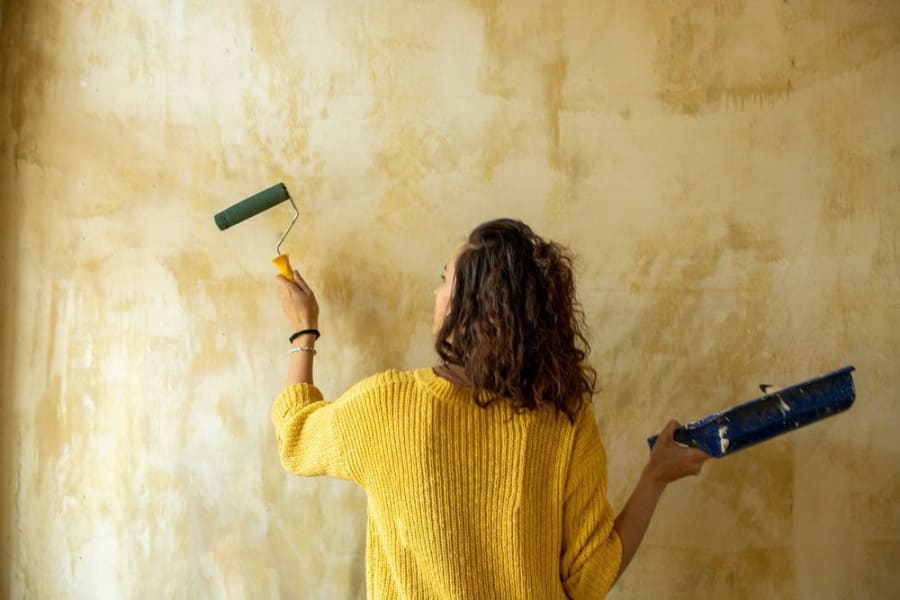 How To Texture A Wall With A Roller?
