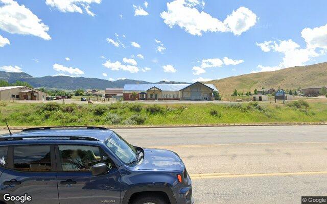 Street-level view near Sunrise Pet Lodge