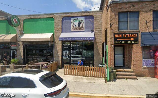 Street-level view near Jungle Jim's Total Pet Care