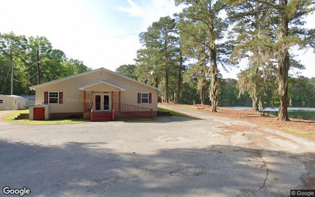 Street-level view near Shady Pines Boarding Kennels & Doggie Daycare