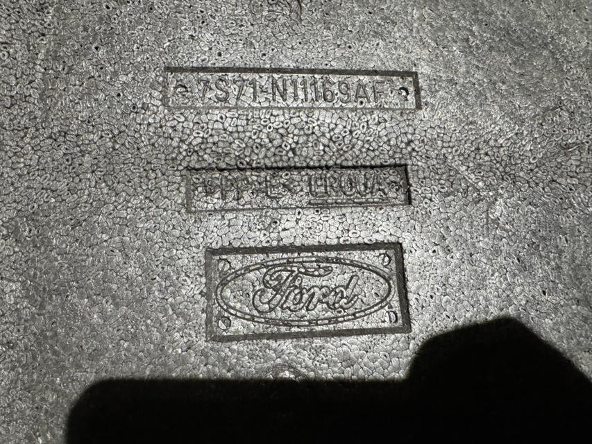 Ford Mondeo Bagažinės grindys 7S71-N11169AF; 7S71-N11168AF 2