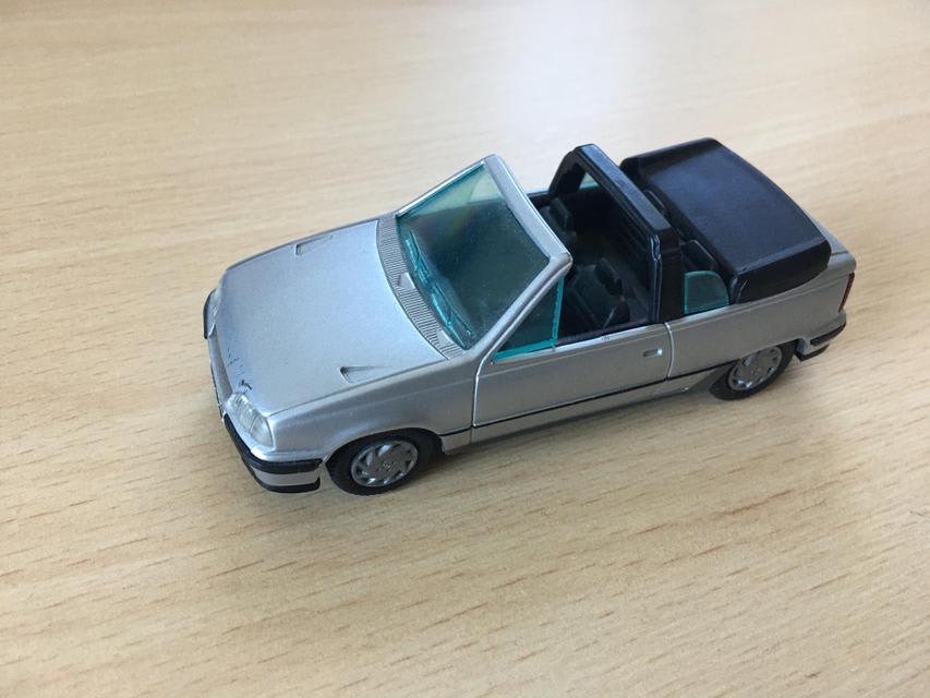 Opel Kadett Uždaro tipo modeliukas/ Mastelis 1:43 1