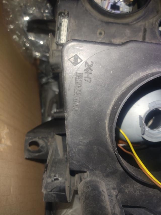 Renault Scenic Priekinis žibintas 1EL 009 447-091; 158103-00; HELLA E4 10913 5