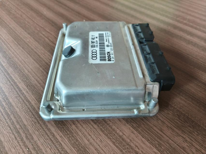 Audi A6, S6 Variklio valdymo blokas 8E0907401M 1