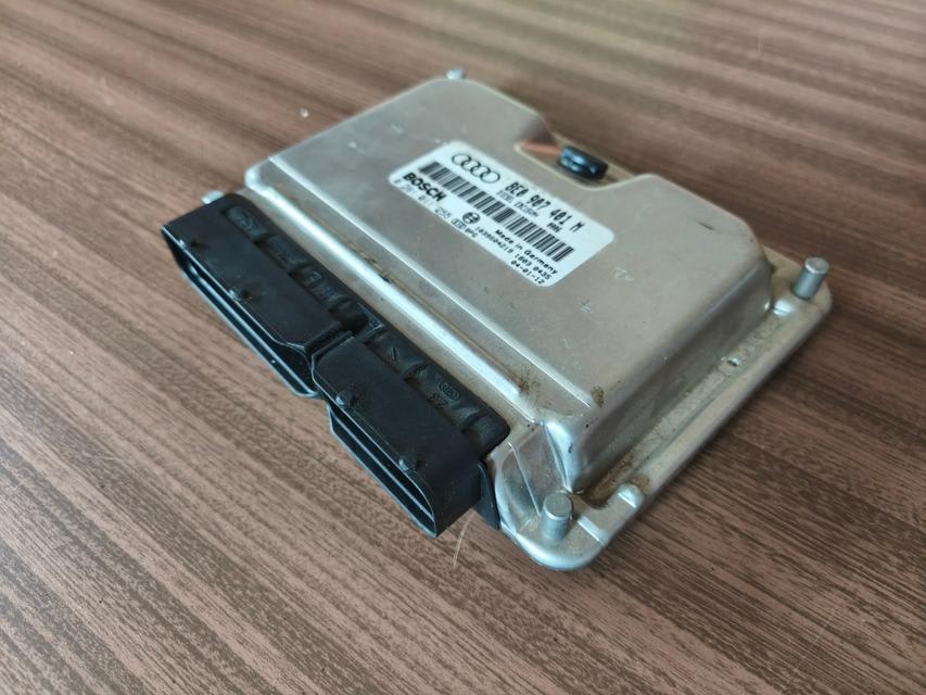 Audi A6, S6 Variklio valdymo blokas 8E0907401M 3