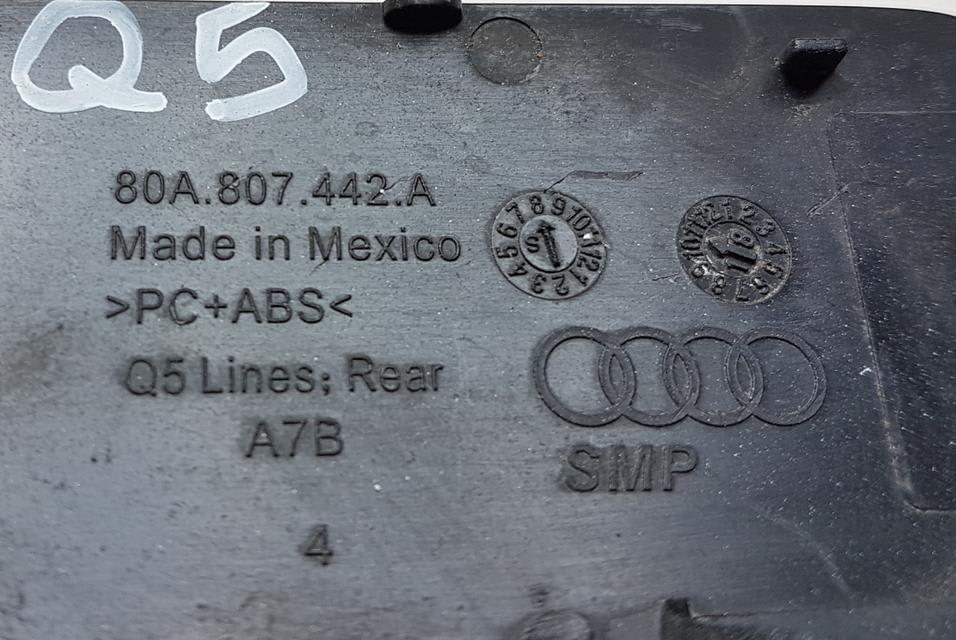 Audi Q5, SQ5 Priekinis tempimo kilpos dangtelis 80A807442A 1
