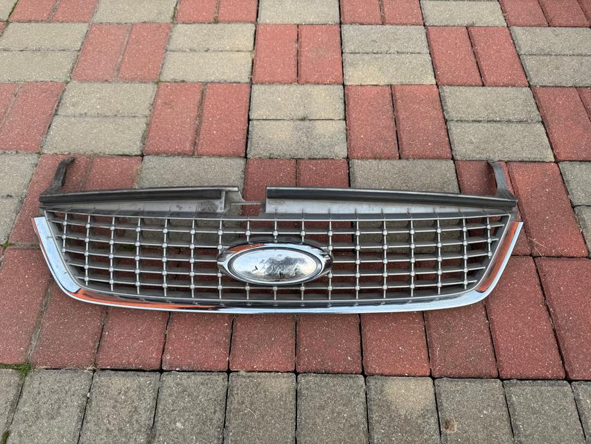 Ford Mondeo Grotelės viršutinės 7S71-8200-A