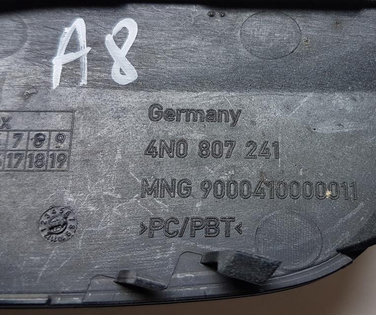 Audi A8, S8 Priekinis tempimo kilpos dangtelis 4N0807241 1