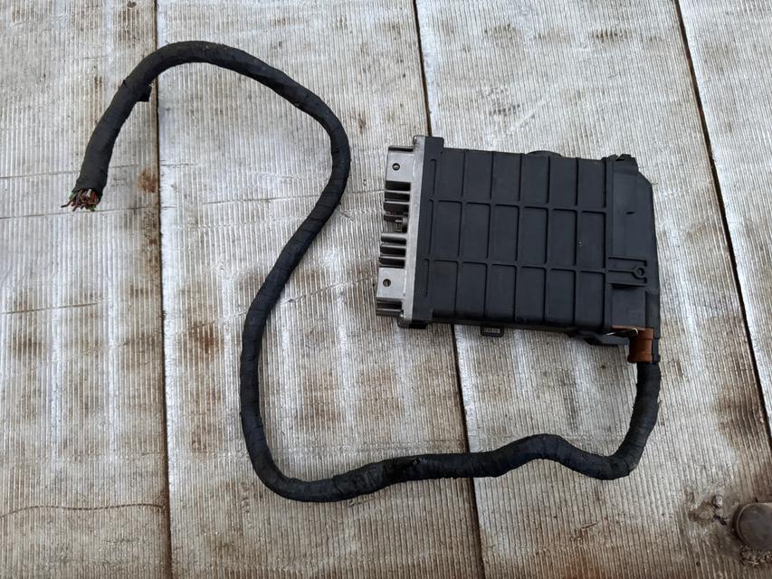Audi 80, 90 Variklio valdymo blokas 0 261 200 251; 443 907 311 1