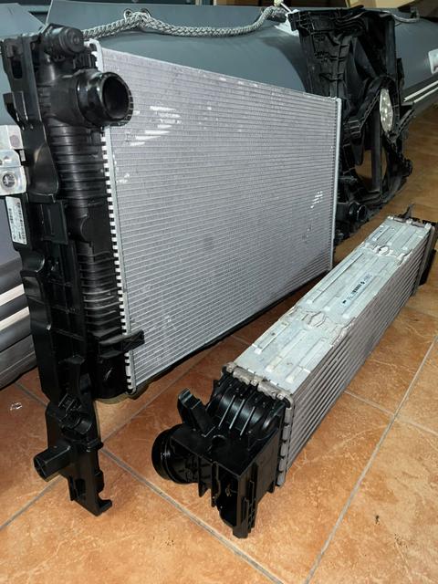 BMW Series 4 Radiatorių komplektas 8592701; 6805346 ; 8591441 ; 8666751 2