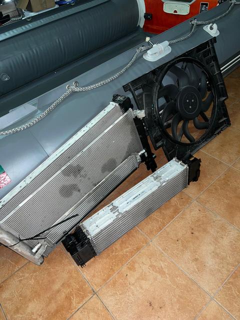 BMW Series 4 Radiatorių komplektas 8592701; 6805346 ; 8591441 ; 8666751