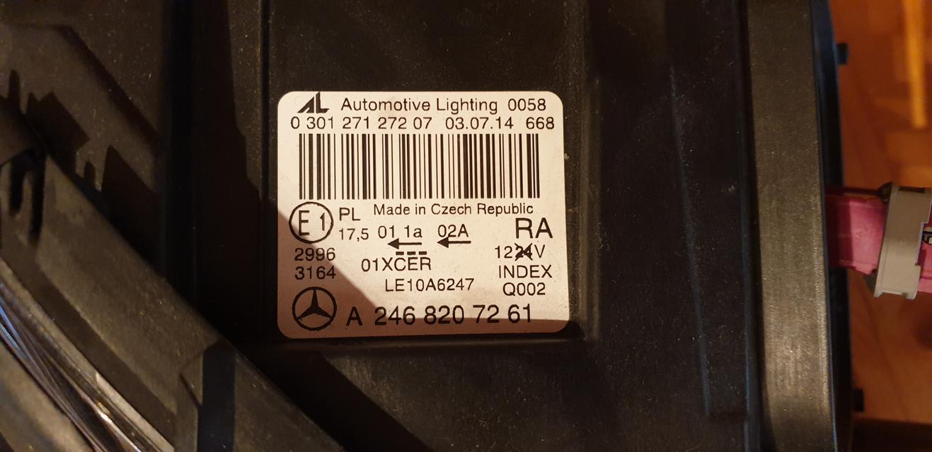 Mercedes-Benz B-klasė (W245, W246/W242) Priekinis žibintas A 246 820 72 61 1