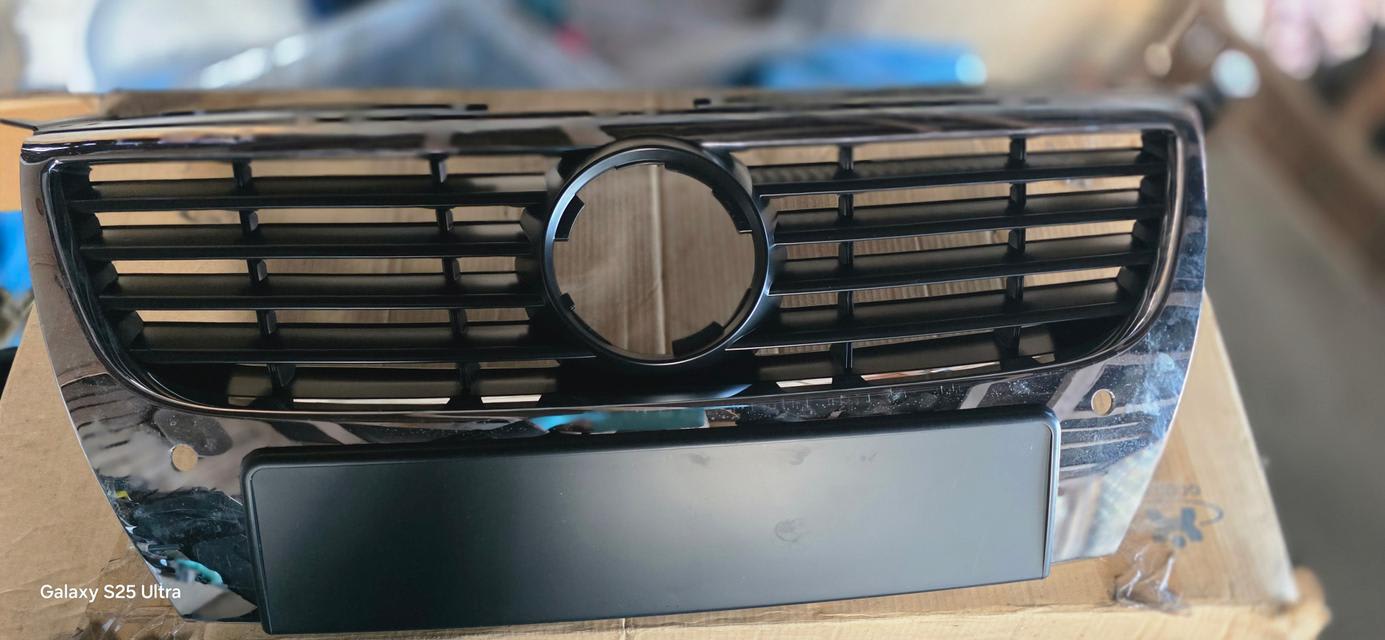 Volkswagen Passat Grotelės viršutinės