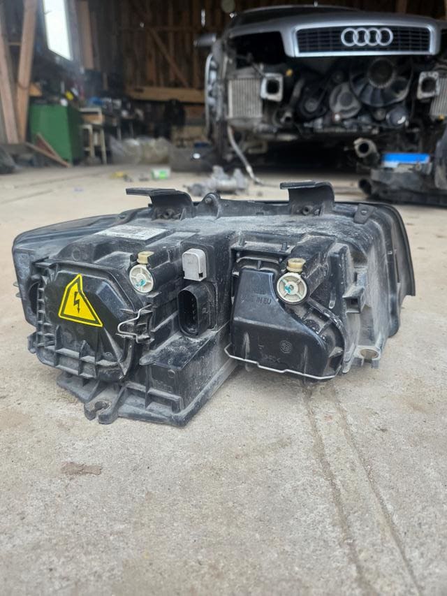 Audi A4, S4 Priekinis žibintas 8E0941003S 1