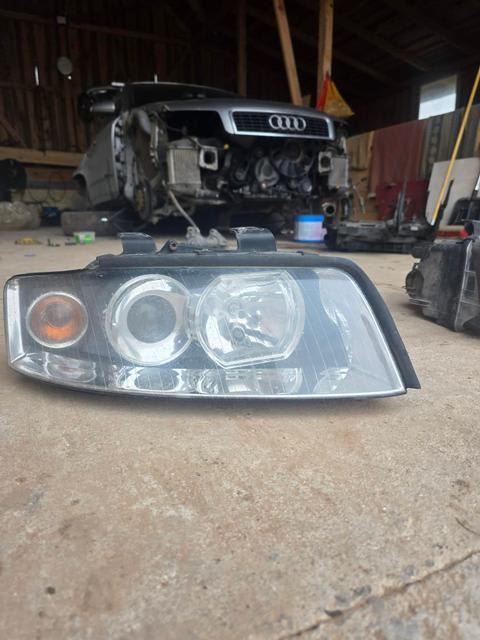 Audi A4, S4 Priekinis žibintas 8E0941004S