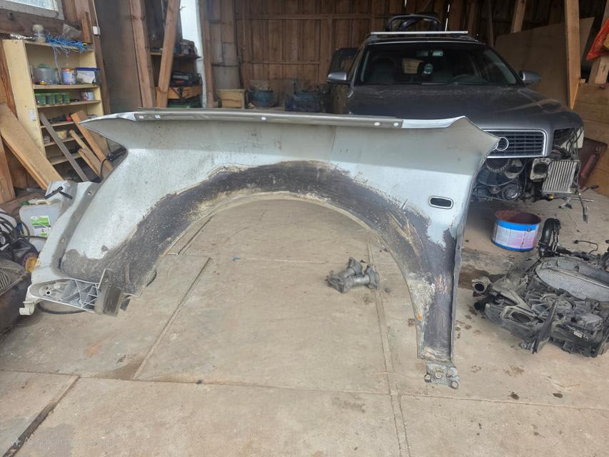 Audi A4, S4 Sparnas 1