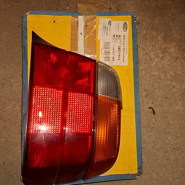 BMW Series 3 Galinis žibintas kėbule 714029271803 3