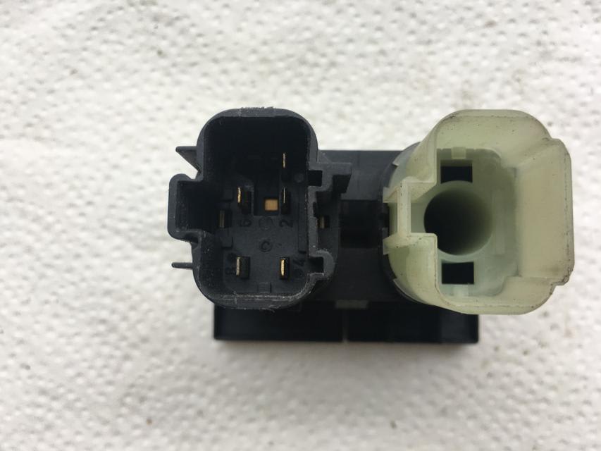 Ford Mondeo Stiklo šildymo elektra jungtukas 3