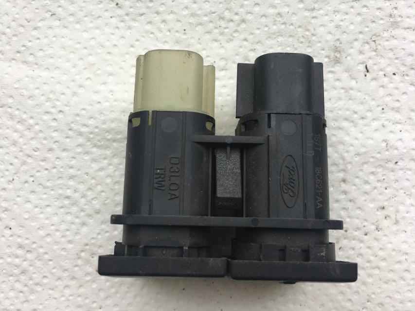 Ford Mondeo Stiklo šildymo elektra jungtukas 1