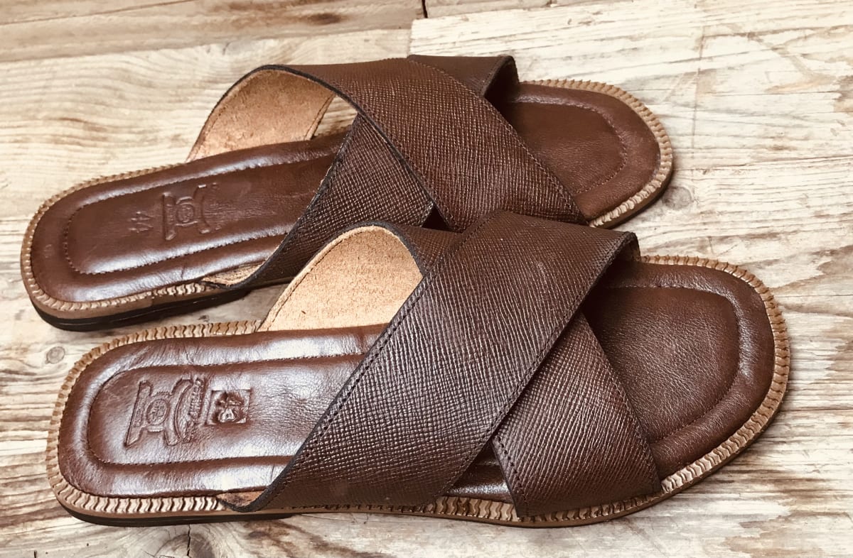 Brown wetty cross slipper