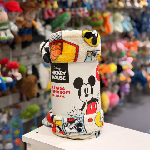 Frazada Piñata ultra soft 1 plaza y media MICKEY