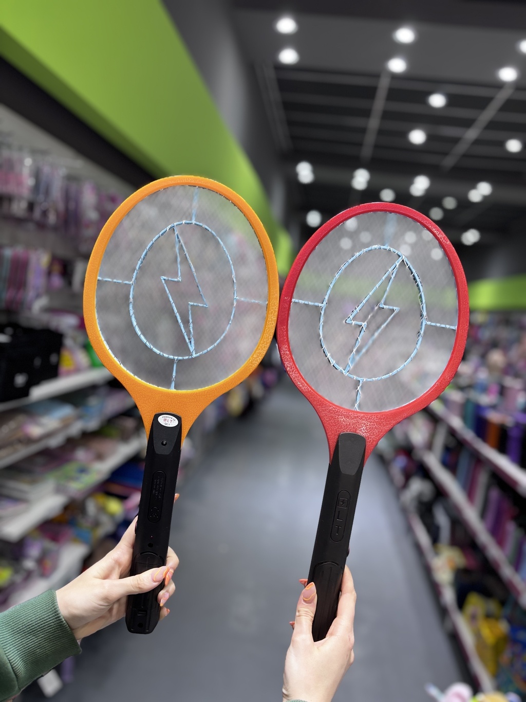 Raqueta mata mosquitos a pilas