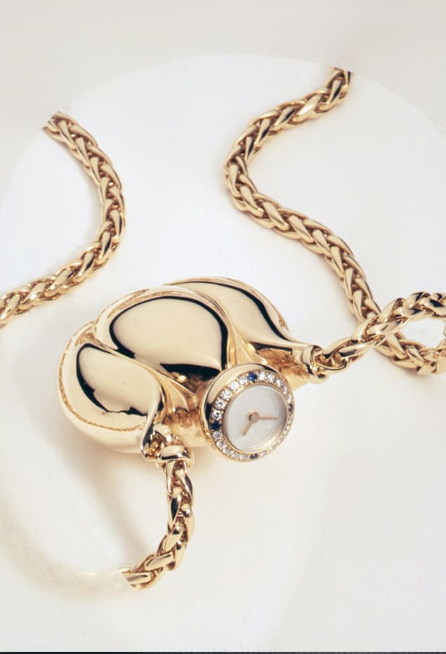Anhängeruhr an einer Goldkette