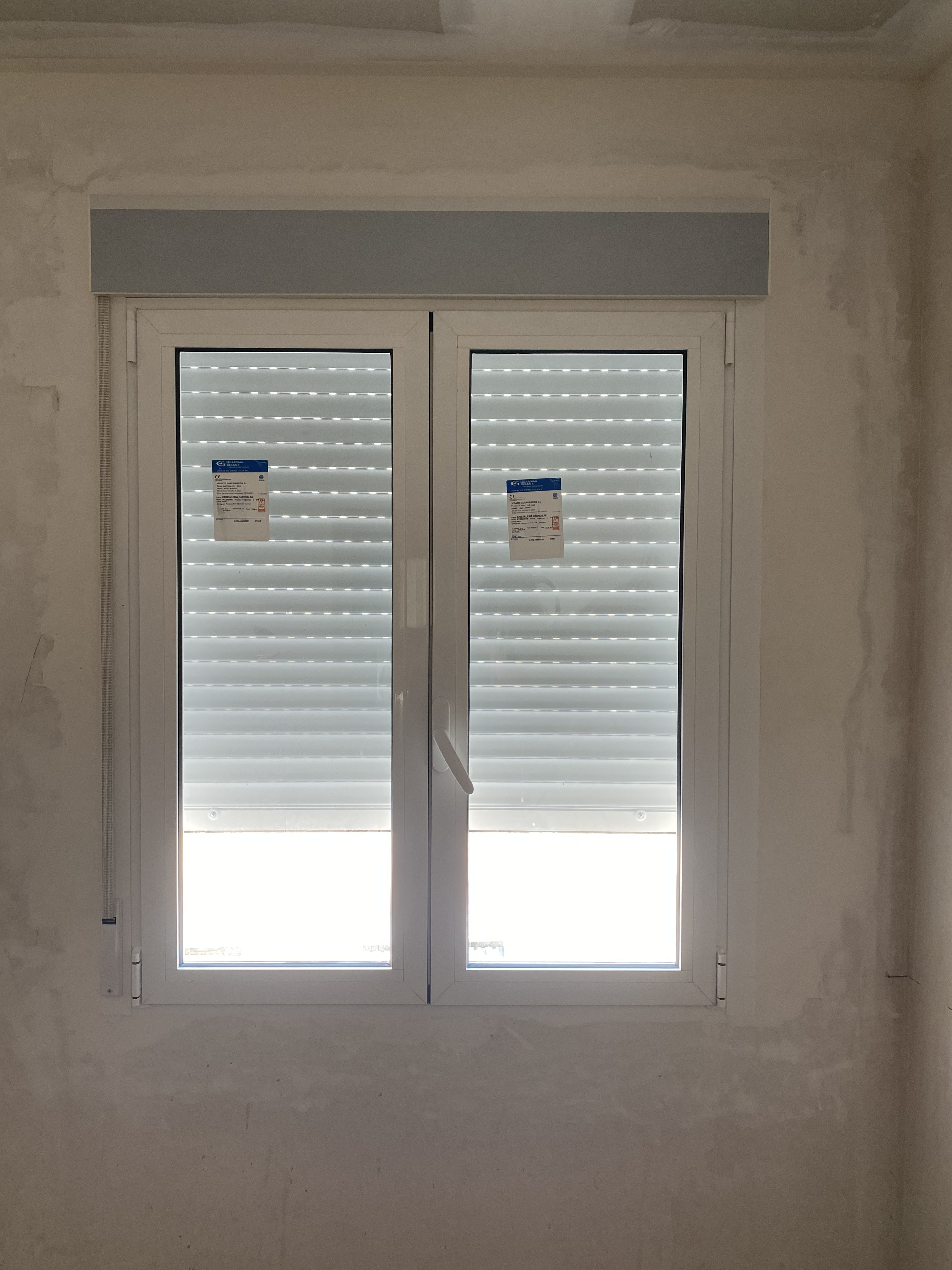 Ventana de aluminio en obra nueva
