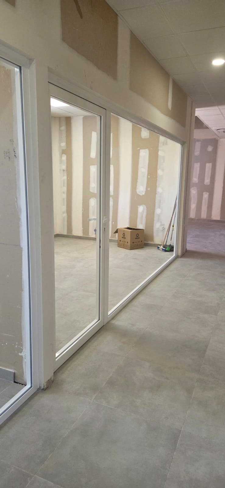 🏗️ Cerramientos interiores de aluminio para la Policía Local de Monforte del Cid | Aluminio del Sur