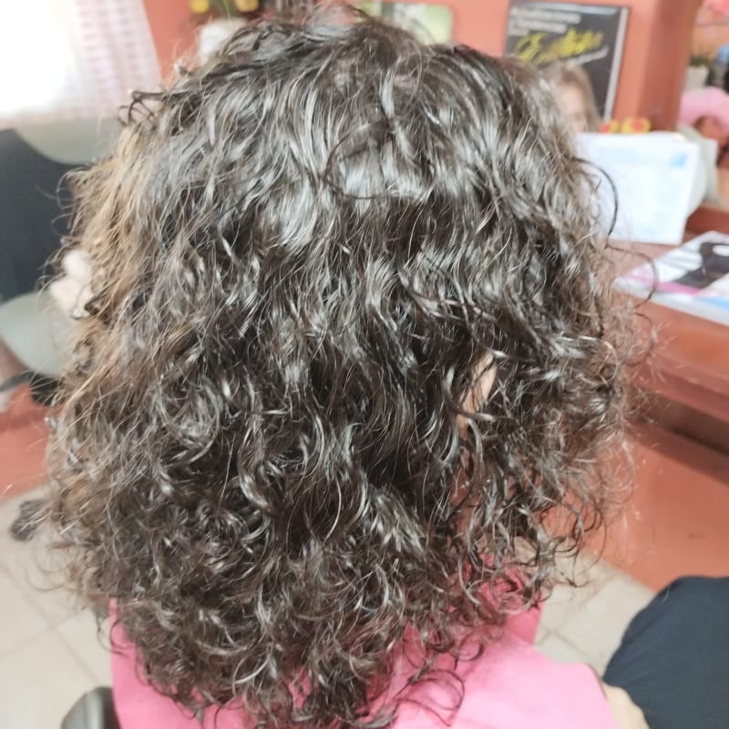 Rulos definidos en melena corta natural