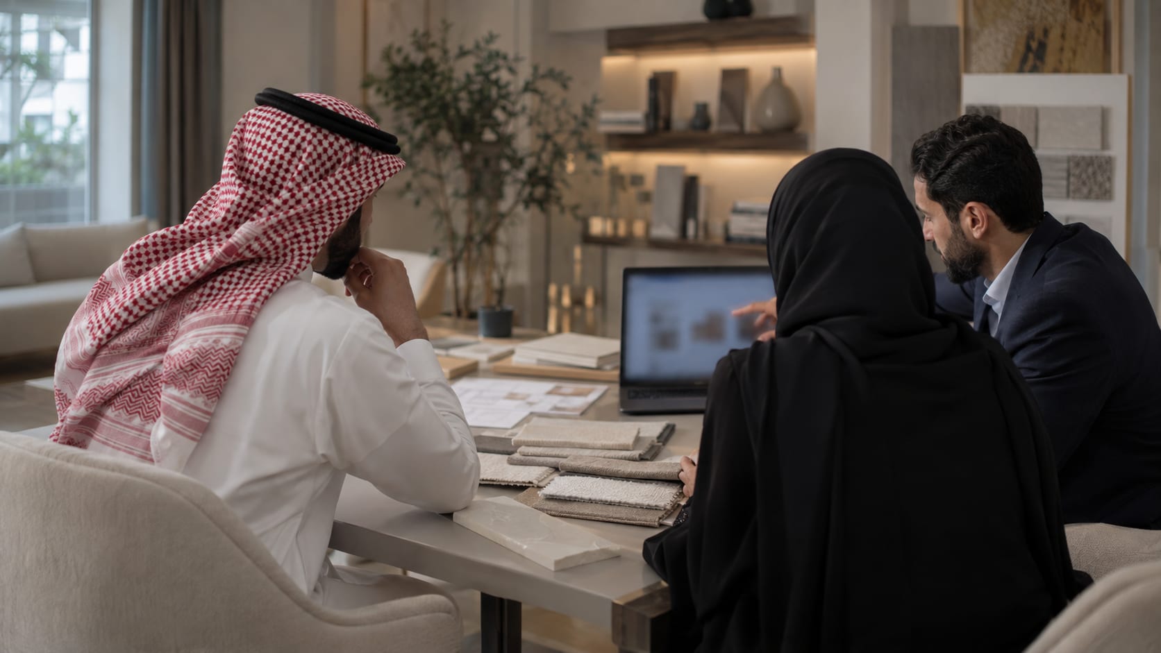 كيف تختار برنامج إدارة لشركة ديكور: أسئلة عملية قبل الشراء