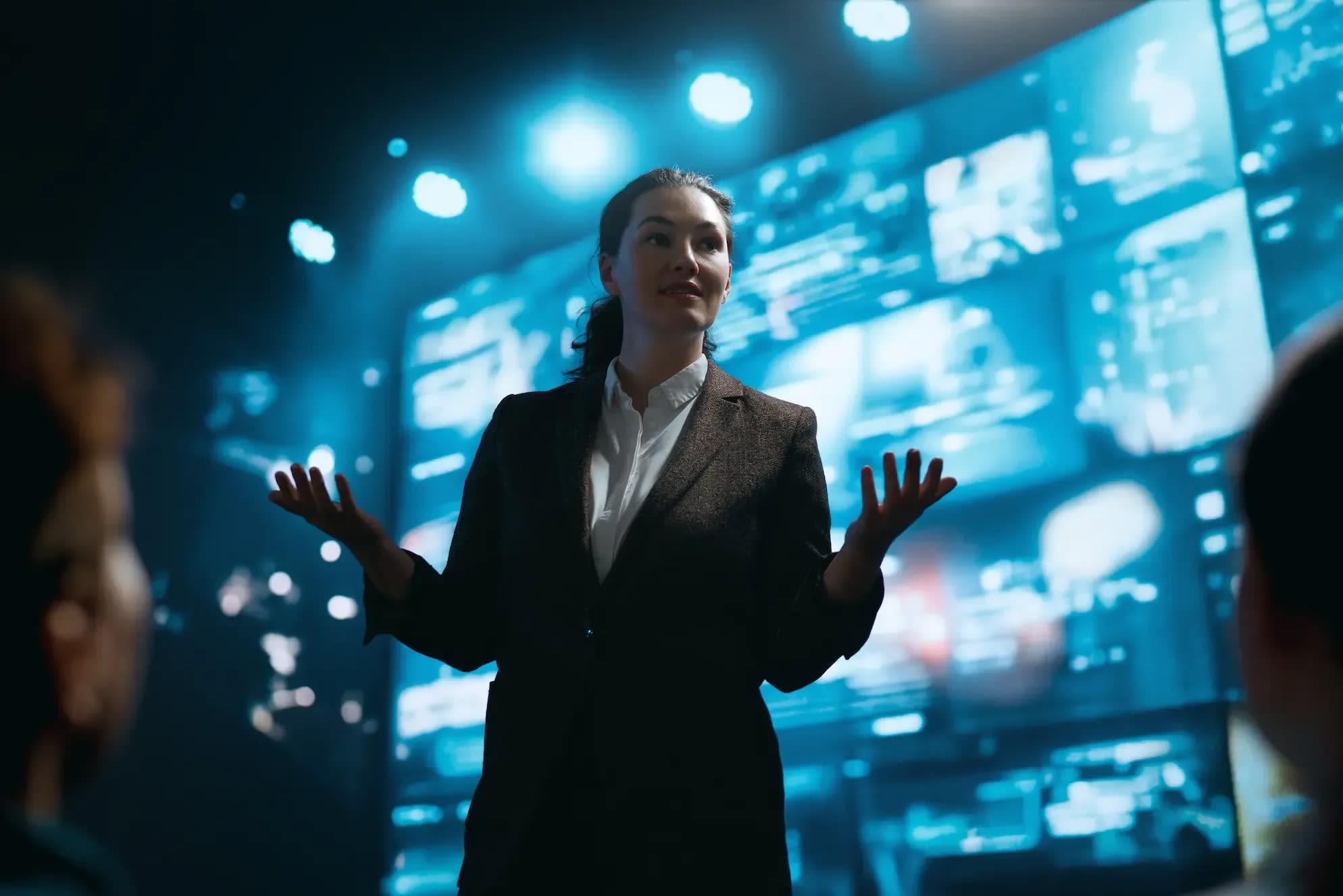 woman-is-speaking-about-technologies-2026-01-09-11-08-55-utc (1).webp