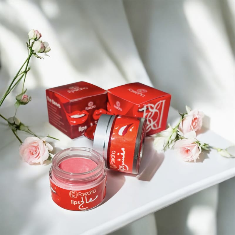 مقشر ومعالج للشفاه