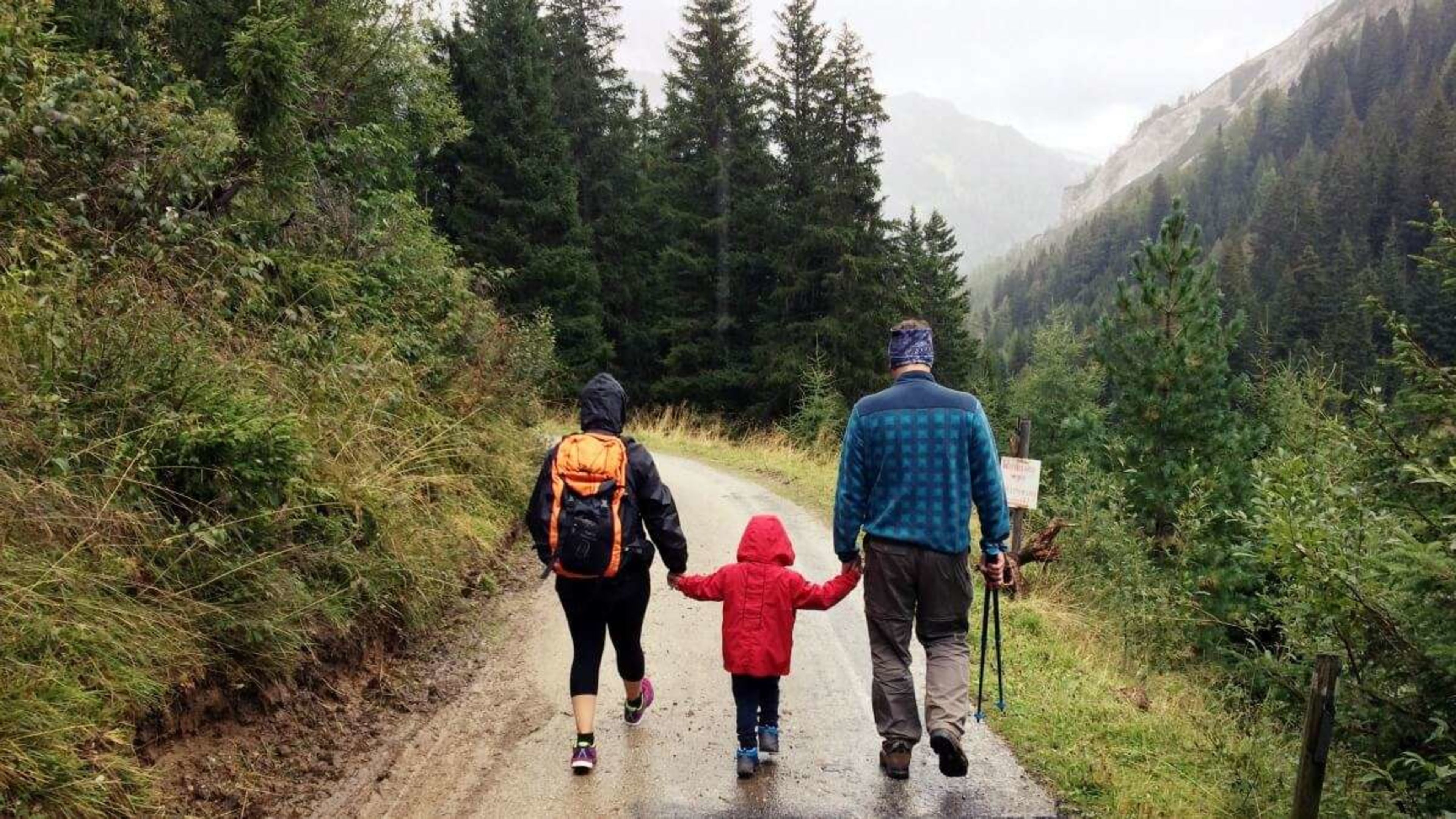 10 Reasons to Walk with Children: Benefits Beyond the Trail