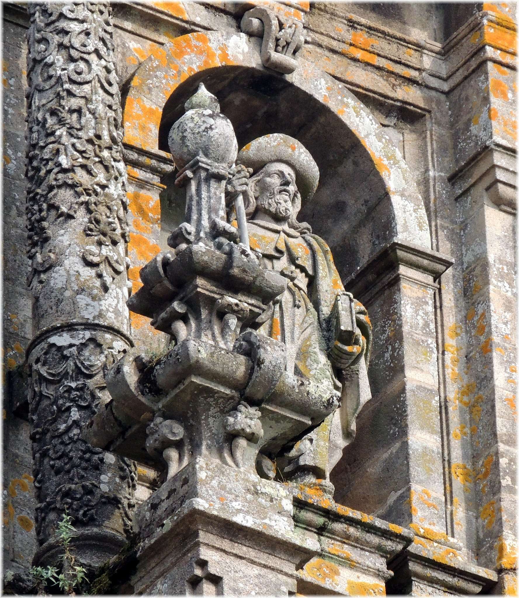 STATUE AUF DER KATHEDRALE SANTIAGO DE COMPOSTELAwww.flickr.com/photos/jlcernadas/ SANTIAGO