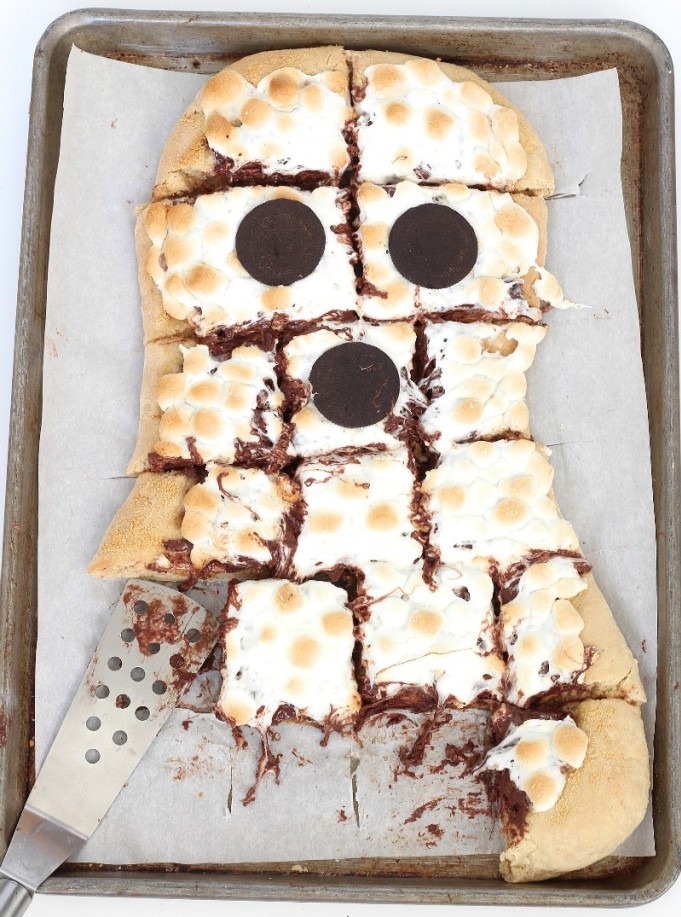 Spooky Smores Pizza - Halloween Recipes