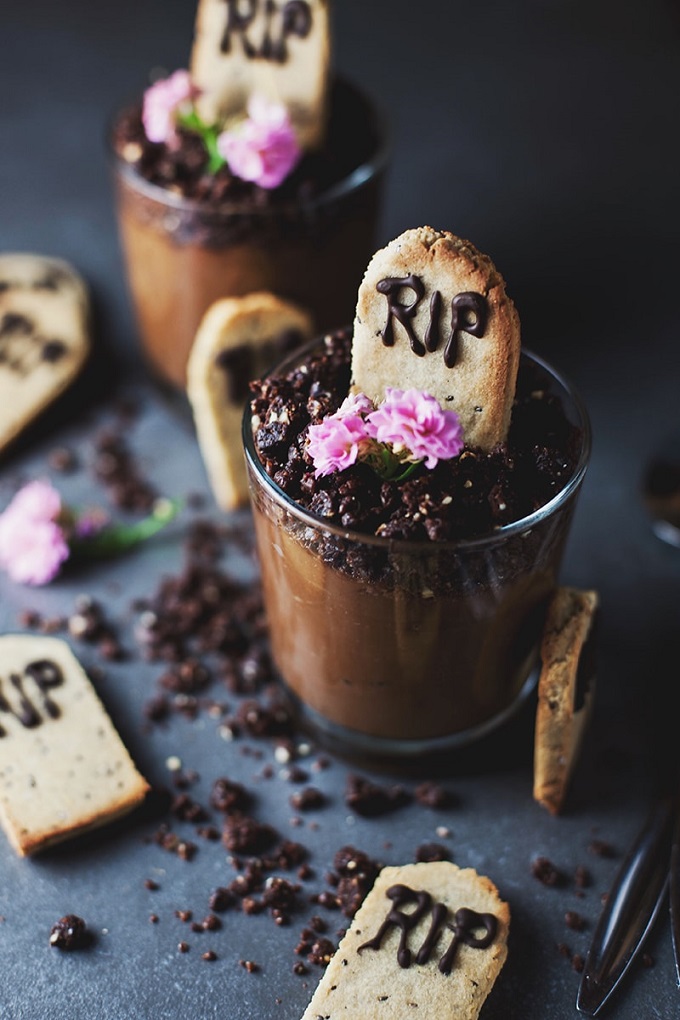 Graveyard chocolate mousse pots - Halloween Recipes