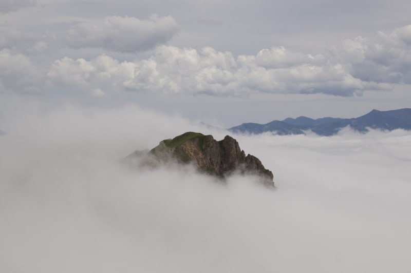 Isla en mar de nubes