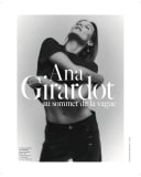 Ana Girardot au sommet de la vague