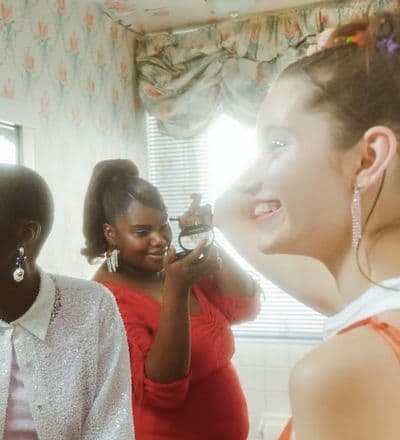 4-makeup-looks-and-hairstyles-perfect-for-virtual-prom-5.jpg