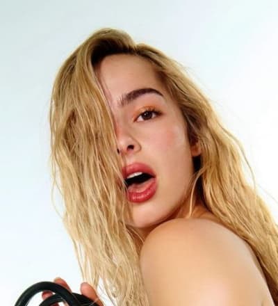 addison-rae-by-vaquera-x-marc-jacobs-4.jpg