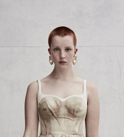 alexander-mcqueen-pre-spring-23-lookbook-3.jpg