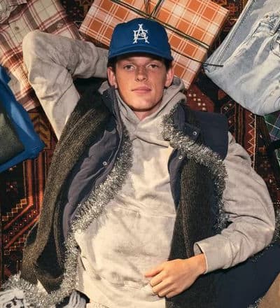 american-eagle-holiday-2025-campaign-4.jpg