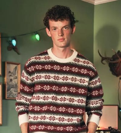 american-eagle-holiday-2025-campaign-5.jpg