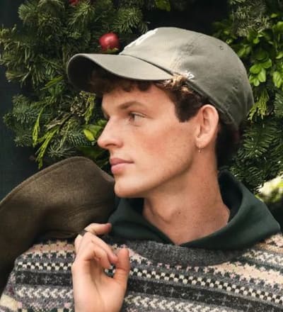 american-eagle-holiday-2025-campaign-6.jpg