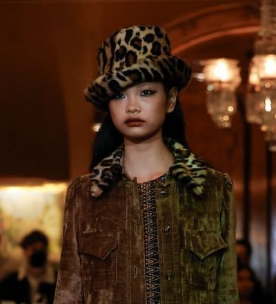 anna-sui-f-w-25-show-16.jpg