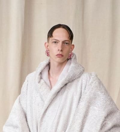 balenciaga-couture-fall-2021-presentation-34.jpg
