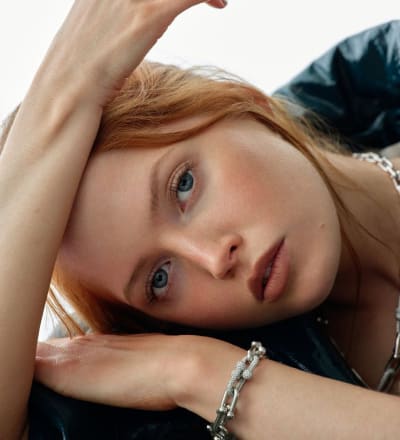 becoming-kate-ellie-bamber-1.jpg