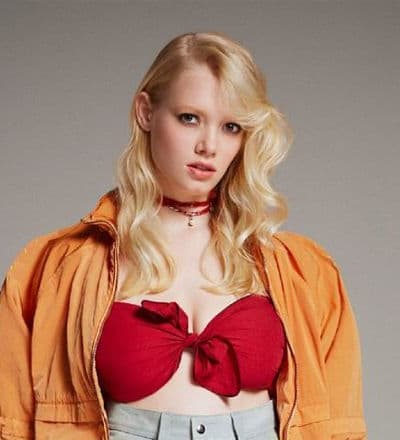 betsy-goes-hollywood-3.jpg